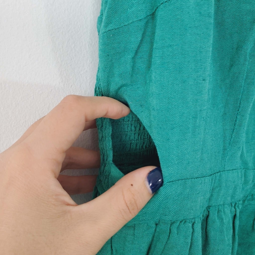 Japra Sleeveless Green midi Dress with Side Cutouts and an Open Back. - Picture 6 of 10